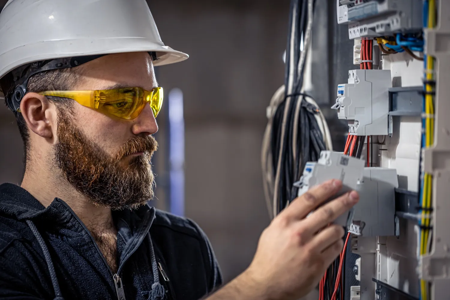 Importancia del mantenimiento eléctrico en oficinas